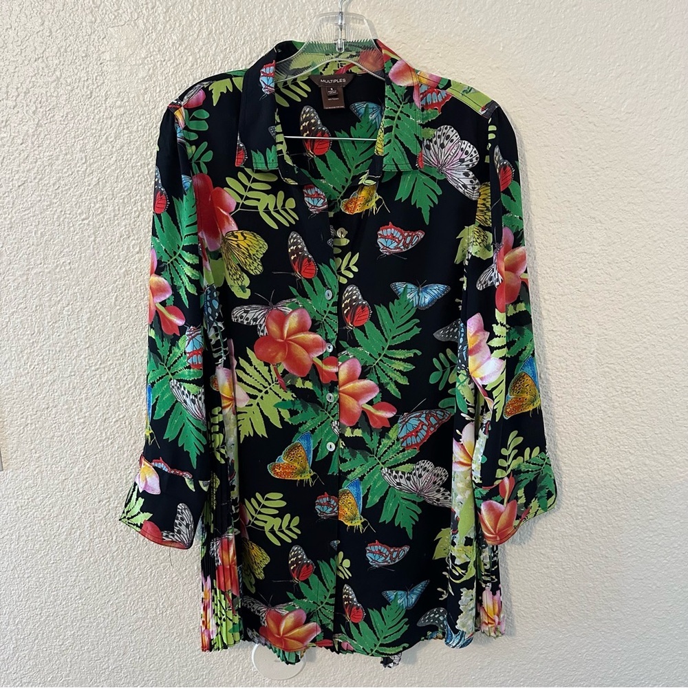 Multiples Colorful Floral & Butterfly Button-Down Women’s Top